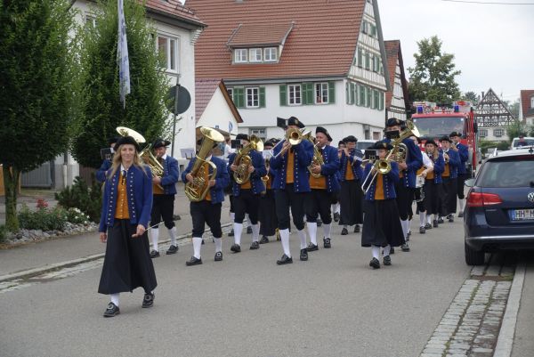 Titelbild ´s Ohmdener Dorffest des MVO "Rund ums Rathaus"