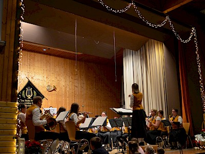 Titelbild Winter- und Weihnachtsfeier in der Gemeindehalle